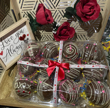 Load image into Gallery viewer, Ralph's Chocolate Delights Hot Chocolate Bomb Gift Set 12pk *Gourmet Large Hot Chocolate Bombs Ingredients Premium Ghirardelli Chocolate, Marshmallows, Sprinkles, Chocolate Hot Chocolate Mix, hot cocoa bombs for Halloween, Thanksgiving, Christmas, Holidays, Dessert, parties, Weddings, events and Winter drink or beverage