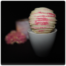 Load image into Gallery viewer, Ralph's Chocolate Delights White Chocolate Hot Chocolate Bomb *Gourmet Large Hot Chocolate Bombs Ingredients Premium Ghirardelli White Chocolate Marshmallows White Hot Chocolate Mix, hot cocoa bombs for Christmas, Holidays and Winter drink or beverage, Dessert